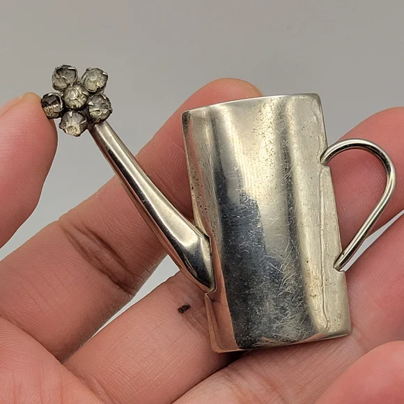 Adorable Silver Watering Can Brooch with Rhinestones Paste - Picture 2 of 8